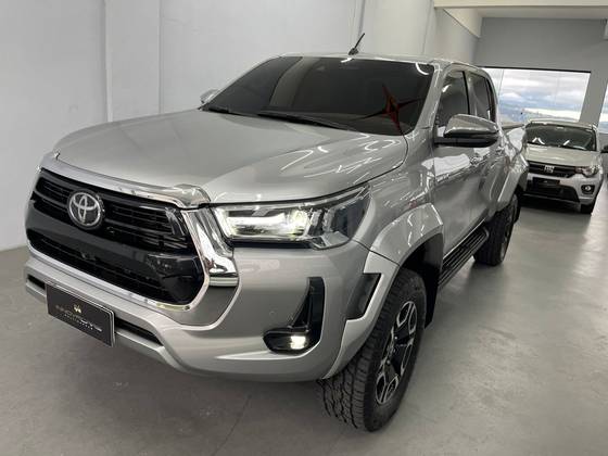 TOYOTA HILUX 2.8 D-4D TURBO DIESEL CD SRX PLUS 4X4 AUTOMÁTICO